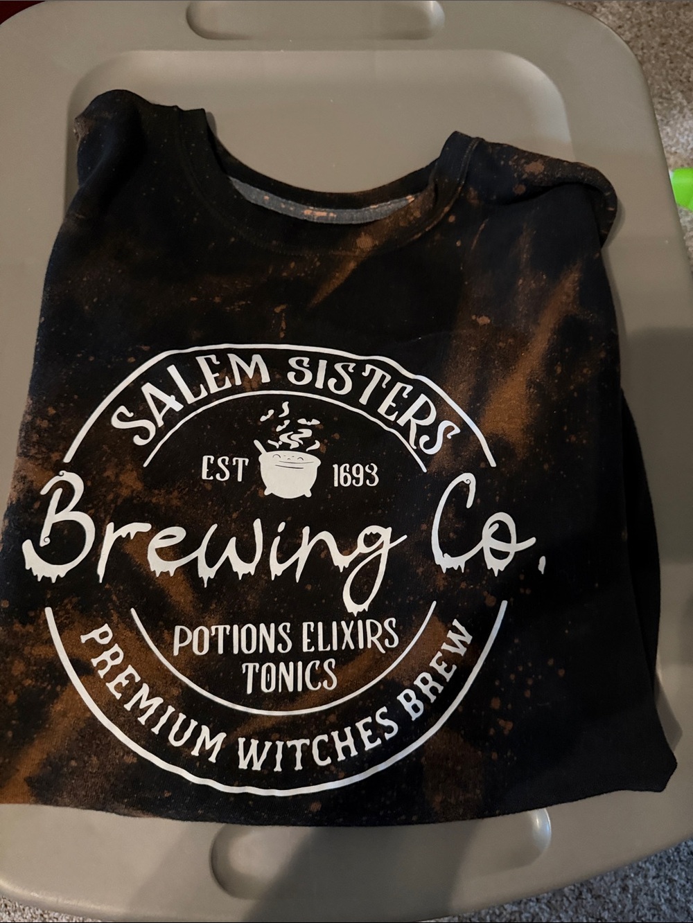 Halloween Salem Sisters Black Graphic Crew Neck  size lg